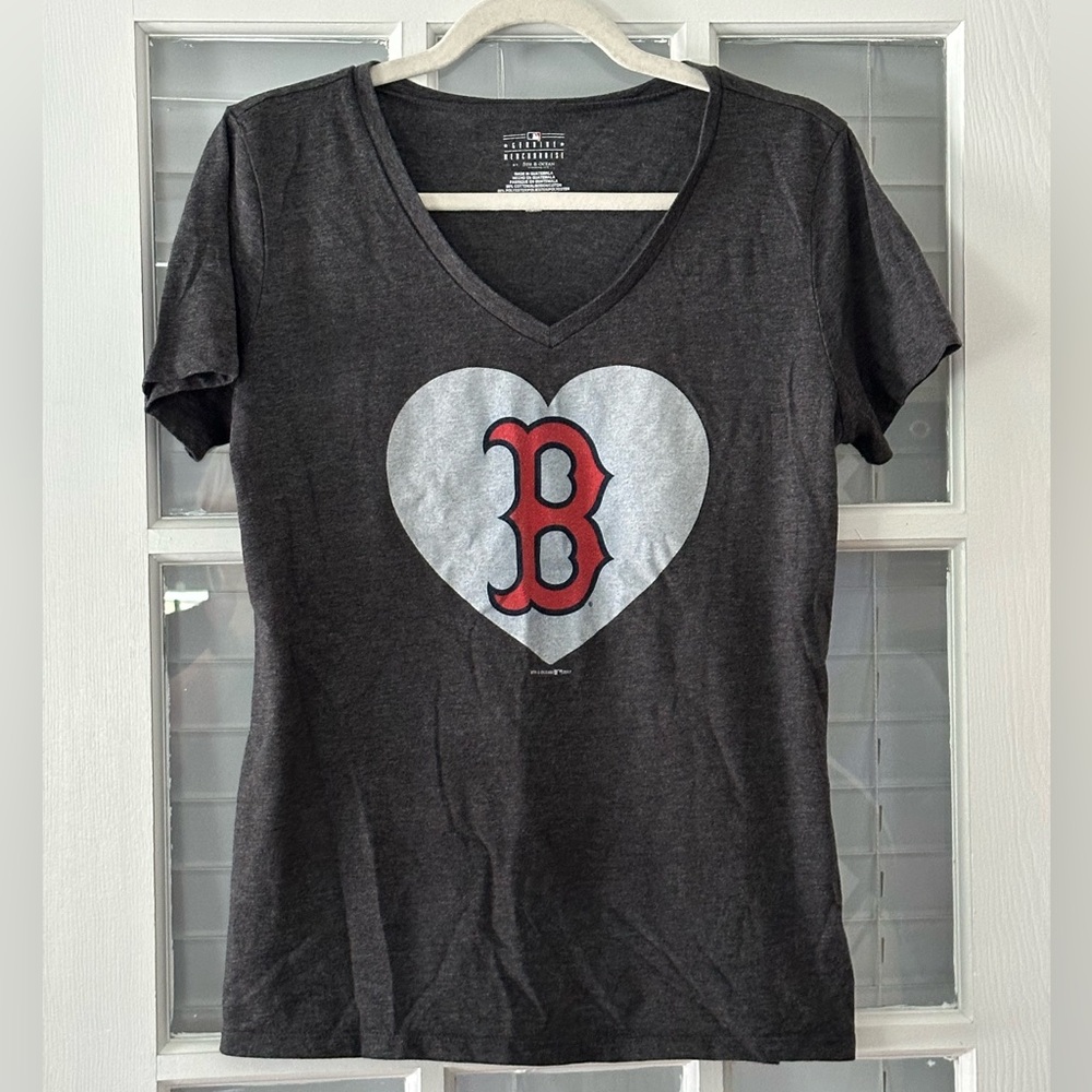 5th & Ocean 2017 Women’s M Gray Heart Boston Red Sox MLB Baseball Tee | SKU 0882
